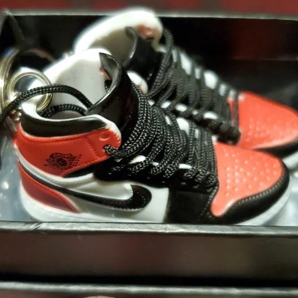 Custom Nike Shoe Keychains set of 2 shoes. (1 pair.) ❤️🖤 - Picture 3 of 16